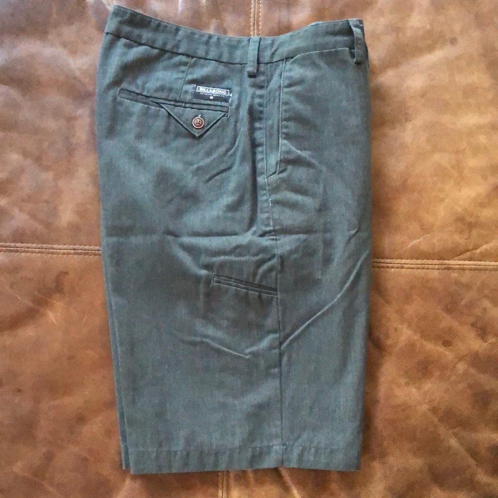 Billabong Premium Quality Men’s Chino Relaxed Charcoal Grey Shorts Waist 33”